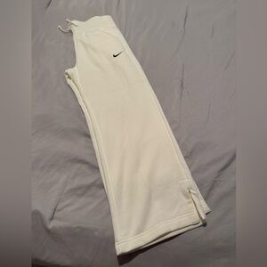 Nike Sportswear Phoenix Fleece
Women's High-Waisted Wide-Leg Sweatpants